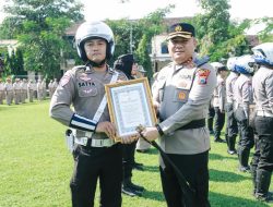 Kapolres Jombang Beri Penghargaan kepada 12 Anggota Berprestasi