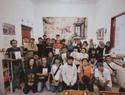 Luncurkan Buku Telusur Rupa, Peneliti UK Petra Rekonstruksi Peran Perempuan Gresik dari Kisah Mbah Masmundari