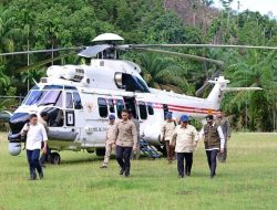 Presiden Prabowo Tinjau Posko Pengungsi di Agam, Targetkan 100 Huntara Rampung dalam Satu Bulan