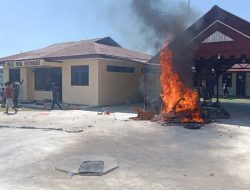 Mandailing Natal Membara: Kecewa Laporan Narkoba Diabaikan, Massa Emak-Emak Bakar Rumah Bandar dan Kantor Polsek