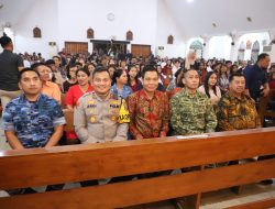 Bupati Warsubi Pantau Malam Natal di Gereja dan Cek Pos Nataru Viral Bertema Frozen