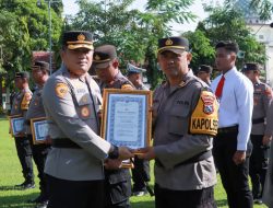 Apresiasi Dedikasi Personel, Kapolres Jombang Anugerahi Penghargaan untuk 10 Satker dan 12 Anggota Berprestasi