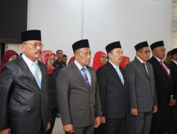 Transformasi Bapperida Jadi Fokus Utama, Bupati Warsubi Kukuhkan 13 Pejabat Pemkab Jombang
