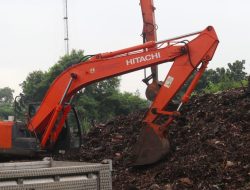 Sinergi Pemkab Bekasi dan Jabar: 10 Armada Dikerahkan Bersihkan 157 Ton Sampah di KM 19 Tol Jakarta-Cikampek