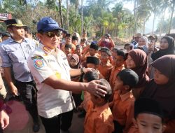Kasatgas Tito Karnavian Tinjau SDN 155678 Tapteng: Pastikan Bantuan Mebel dan Laptop Segera Terealisasi