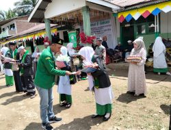 Ketua PAC GP Ansor Sinunukan Jumadi Hadiri Wisuda Santri Ponpes Nadwa, Berikan Motivasi dan Cendera Mata bagi Lulusan Berprestasi