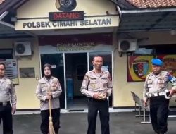 Wujud Kedekatan Polri: Personel Polsek Cimahi Selatan Kompak Bersihkan Masjid Al-Hidayah Melong