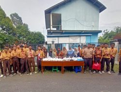 SMK Al-Hikmah Sumobito Gelar “Jumat Legi Berbagi” Hingga Servis Motor Gratis
