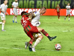 Rekor 13 Laga Tak Terkalahkan Terhenti: Persebaya Takluk 1-2 dari Bhayangkara FC di Stadion GBT