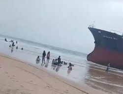 Mesin Meledak dan Dihantam Cuaca Ekstrem, KM Sagara Terdampar di Pantai Posi Posi Halmahera Utara