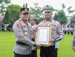 Polres Jombang Pertahankan Predikat Pelayanan Prima Kategori A, Kapolres Ganjar 15 Personel Berprestasi Penghargaan Khusus