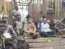 Pimpin Prosesi Sakral Uni Bamapuma, Bupati Asmat Thomas Eppe Safanpo Resmikan Rumah Adat Jeuw di Kampung Ocenep