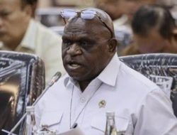 Curhat Menteri HAM Natalius Pigai di DPR: Uang Pribadi Habis Bantu Korban Bencana karena Tak Ada Anggaran Bansos