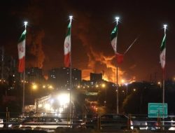 Timur Tengah Membara! Iran Hujani Pangkalan Militer AS dengan Rudal, Ledakan Terdengar hingga Riyadh