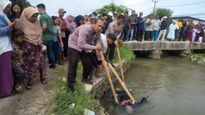 Geger! Mayat Remaja 17 Tahun Ditemukan Mengapung di Irigasi Jayakerta Karawang, Terjepit Eceng Gondok