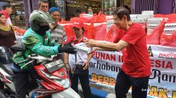 Aksi Maraton Toleransi: INTI Jombang Bagikan Takjil di Depan Toko Emas Kencono Ungu, Warga Puji Semangat Pembauran