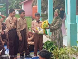 Tutup Pesantren Ramadan, SMPN Karang Anyar Musi Rawas Utara Salurkan Paket “Ramadhan Berbagi” untuk Siswa Yatim dan Duafa