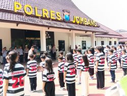 Target Juara Umum, Kapolres Jombang Lepas 100 Atlet Karate INKANAS Menuju Kejurda Piala Kapolda Jatim