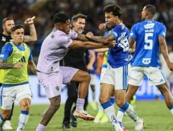 Rekor Kelam Sepak Bola Brasil: Final Campeonato Mineiro Berujung Tawuran, Wasit Obral 23 Kartu Merah