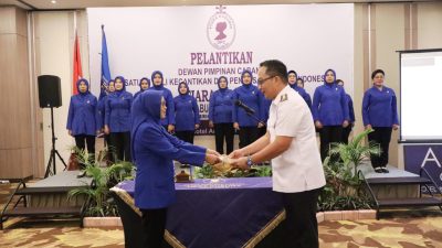 Lantik Pengurus Tiara Kusuma Gresik, Wabup Alif Dorong Pelaku Usaha Kecantikan Adaptif dan Inovatif