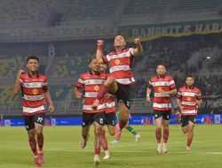 Derby Suramadu Milik Madura United: Bungkam Persebaya, Laskar Sapeh Kerrab Keluar dari Zona Merah