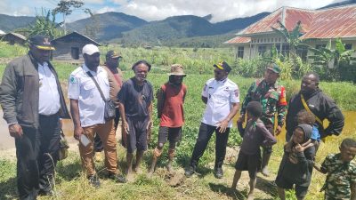 Dukung Ekonomi Lokal, Bupati Paniai Yampit Nawipa Tinjau Langsung Usaha Perikanan Warga di Distrik Paniai Barat