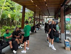 Jelang Derbi Jatim, Skuad Persebaya Dikabarkan Sempat Terlantar di Bandara Ngurah Rai