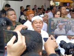 Melayat ke Rumah Duka Korban Kecelakaan Kereta, Kang Dedi Mulyadi Pastikan Percepatan Pembangunan Flyover Bekasi