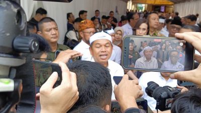 Melayat ke Rumah Duka Korban Kecelakaan Kereta, Kang Dedi Mulyadi Pastikan Percepatan Pembangunan Flyover Bekasi