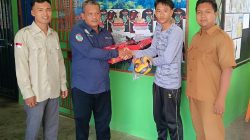 Dukung Kegiatan Positif Pemuda, Kepala Desa Sinunukan III Serahkan Bantuan Bola dan Net Voli untuk Tim Senopati