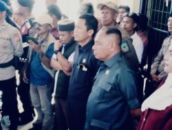 Kantor Bupati Buru Kosong Melongpong Diubek Massa, Anggota DPRD Desak Copot Kadis ESDM Maluku