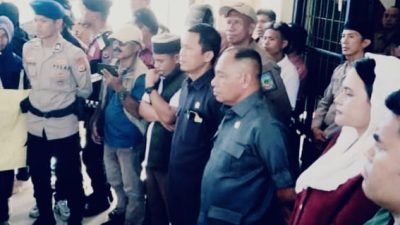 Kantor Bupati Buru Kosong Melongpong Diubek Massa, Anggota DPRD Desak Copot Kadis ESDM Maluku