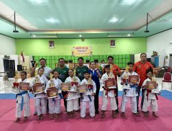 Sabet Juara 1! Abishai Ratri Menggila di Tatami, Kecamatan Waru Rajai Cabor Karate O2SN SD Sidoarjo