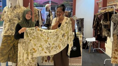 Bikin Bule Melongo! Batik Asal Klaten Ini Laris Manis di Bali, Buyer Australia dan Korea Langsung Borong di Tempat
