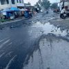 Air Limbah Rumah Tangga dan Kedai Nasi Resahkan Pengguna Jalan di Sei Rampah