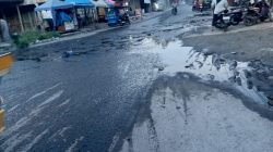 Air Limbah Rumah Tangga dan Kedai Nasi Resahkan Pengguna Jalan di Sei Rampah