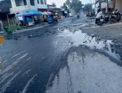 Air Limbah Rumah Tangga dan Kedai Nasi Resahkan Pengguna Jalan di Sei Rampah