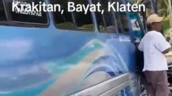 Viral! Diduga Pengemis Diturunkan dari Mobil Elf di Rowo Jombor Klaten, Warganet Minta Ditertibkan