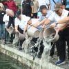 Tebar 1 Ton Lele, Forkopimda Jombang Adu Ketangkasan Mancing Gratis Bersama Ribuan Warga di Tirta Wisata