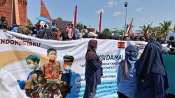 Ribuan Warga Gelar Aksi Damai di Blitar, Minta Program MBG Tetap Berjalan
