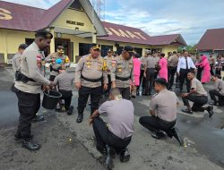 Dedikasi dan Loyalitas Diapresiasi, 15 Personel Polres Asmat Terima Kenaikan Pangkat