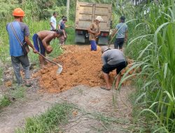 Warga Kuta Beringin Patungan Rp12 Juta Perbaiki Jalan Rusak, Pemerintah Diminta Turun Tangan
