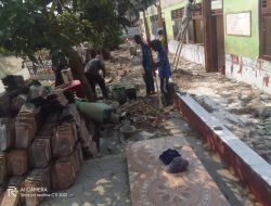Proyek Rehabilitasi SDN Mekarjaya I Rawamerta Diduga Abaikan K3, Pekerja Terlihat Tanpa APD
