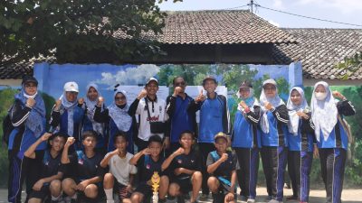 SDN Kepuhkembeng 1 Jombang Sabet Juara Pertama Voli Putra Se-Kecamatan Peterongan