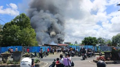 Gereja GBI Imanuel dan Kawasan Pertokoan Pasar Lama Dekai Hangus Terbakar