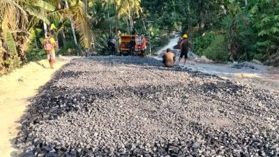 Pembangunan Jalan Lapen Igo–Podol di Loloda Utara Berjalan Lancar, Apdesi Tepis Isu Liar Material Galian C
