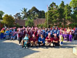 Meriahkan Puncak HUT ke-81 RI, SD Sidomulyo 1 dan RA Perwanida Magetan Gelar Jalan Santai Bertabur Doorprize