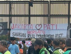 Sinyal Seluler Lumpuh di Depan Gedung DPR RI, Jurnalis Harus Jalan Ratusan Meter Demi Kirim Berita