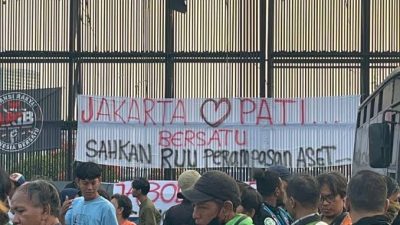 Sinyal Seluler Lumpuh di Depan Gedung DPR RI, Jurnalis Harus Jalan Ratusan Meter Demi Kirim Berita