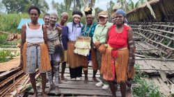 Dukung Pelestarian Tradisi Hadiri Pesta Adat “Cepes Ndi Pokmbu”, Ny. Delvi Tiku Lembang Apresiasi Peran Perempuan Asmat